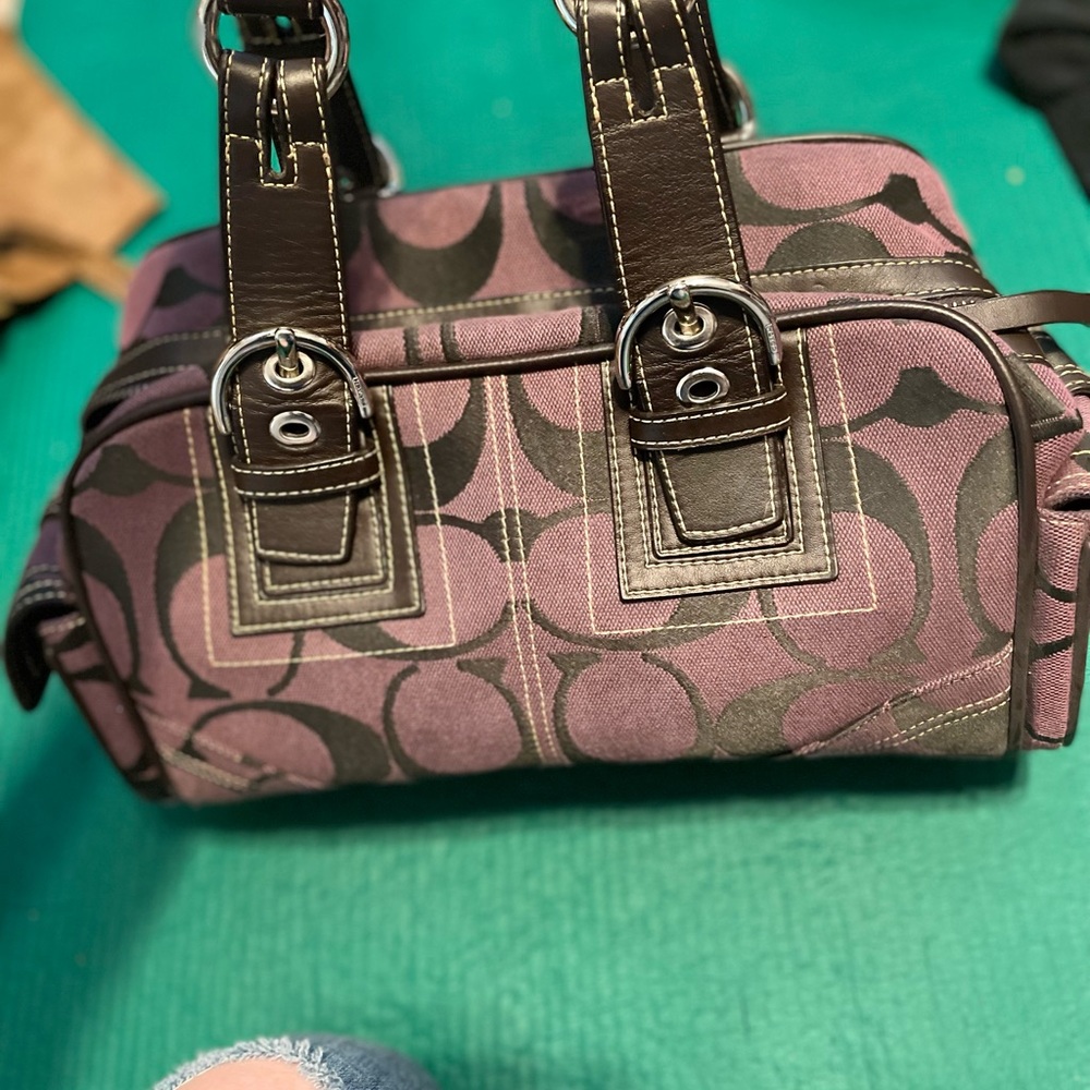 Plum Coach Bag with side pockets and classic logo print